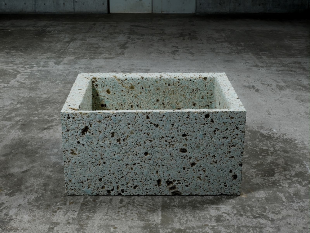 景色-蠢動-, Appearance - Wriggling - , 大谷石 , 62.0×124.0×102.0 , 個人蔵 , 写真 ©️ 山本糾