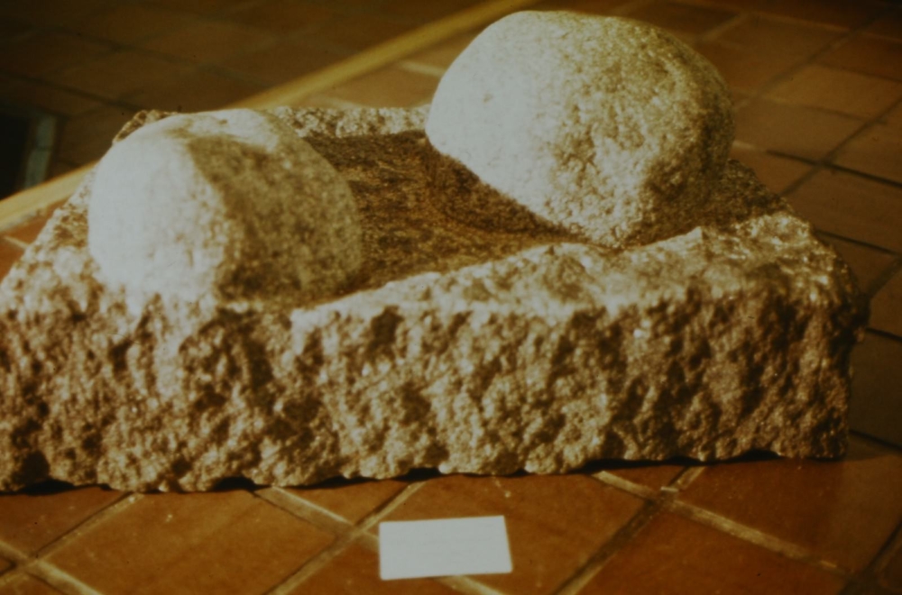 〈存在-a stone or stones〉 1975年 石